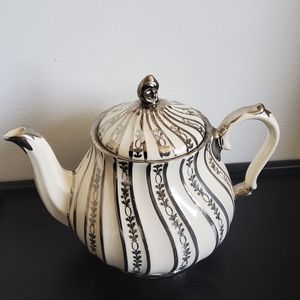 Vintage Sadler Tea Pot with Lid